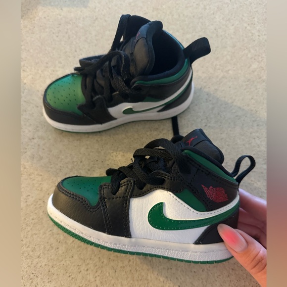Jordan 1 Mid Kids Shoes - Size 7C - Picture 2 of 5